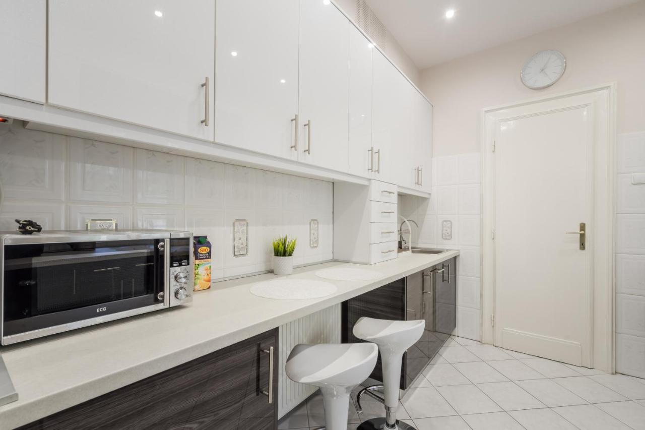 Bpr Ethereal Panoramic Suite With A/C & Balcony Budapest Exterior photo